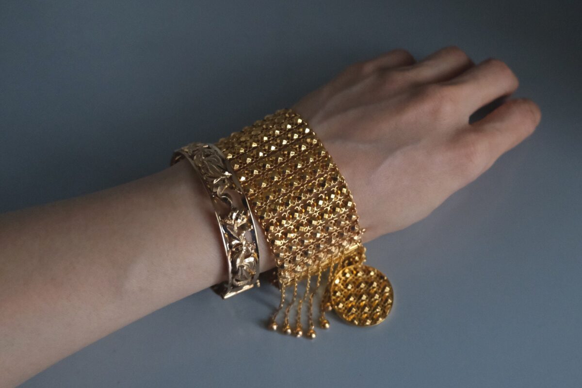 The Comprehensive Guide to Gold Bracelets